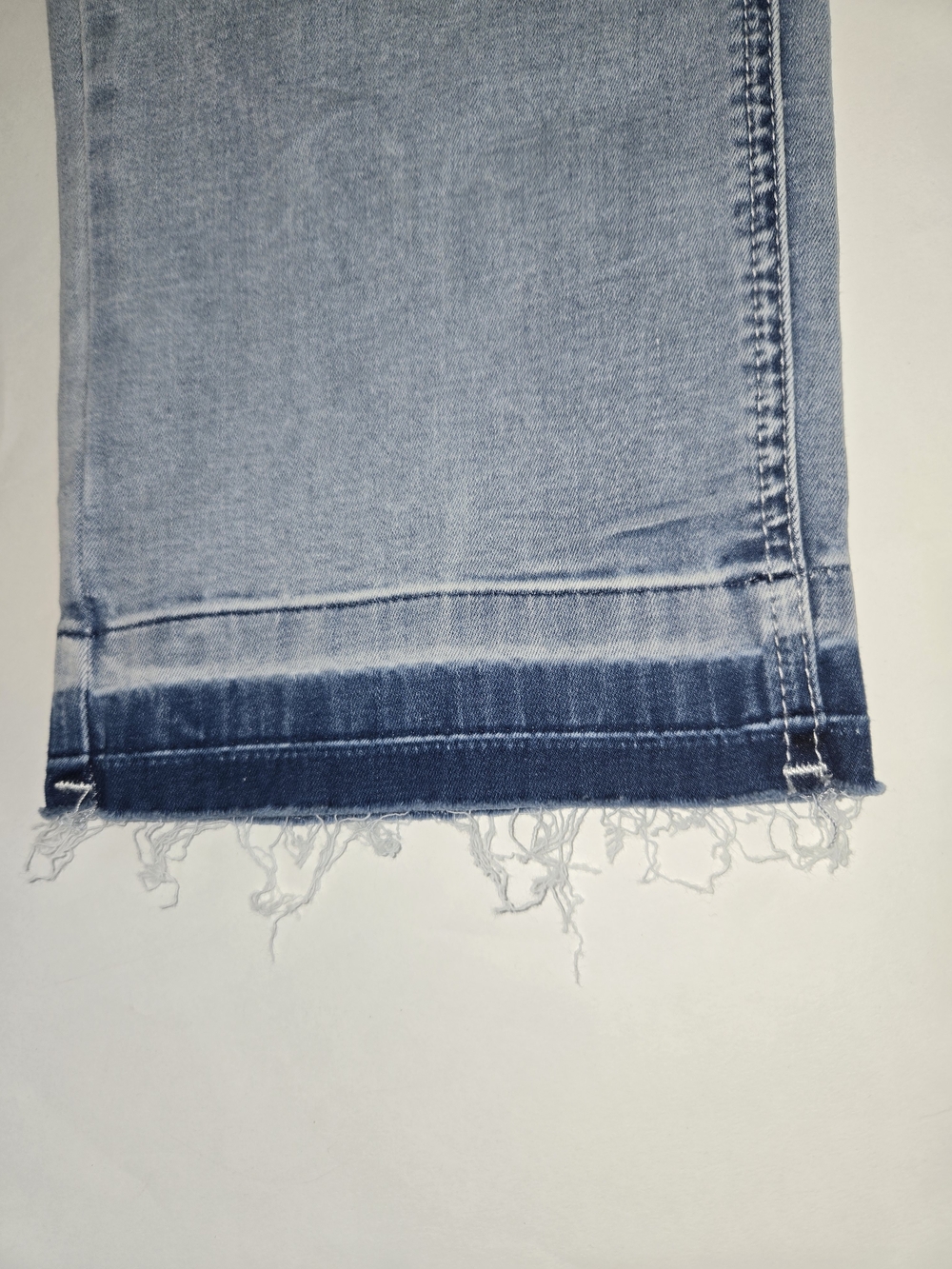Ethyl Blue Denim Cropped Jeans Medium Wash Stretch Comfort Mid Rise Crop 4. - Picture 5 of 13